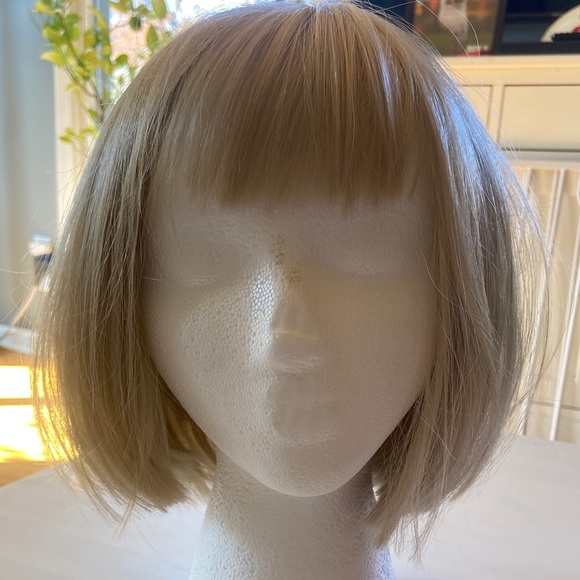 Other - Stylish 10” Blonde Bob Wig